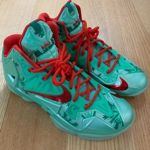 Nike LeBron 11 "Christmas" 9